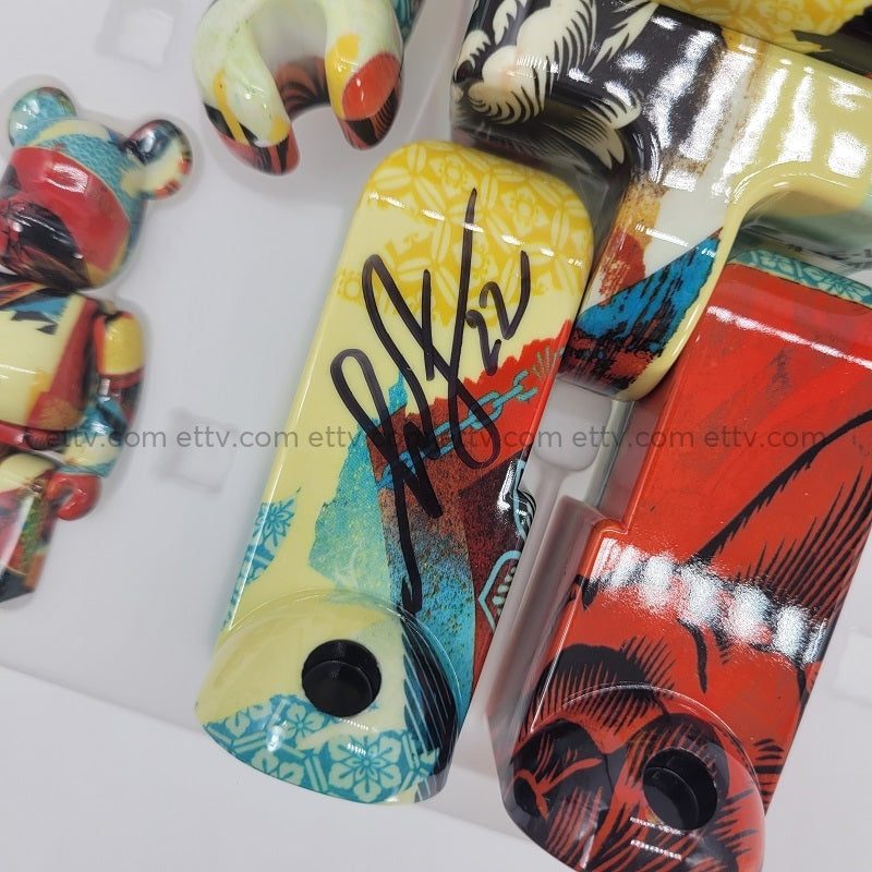 Bearbrick Obey Medicom Designercon Dcon 2022 Signed By Shepard Fairey Be@Rbrick Designer Toys