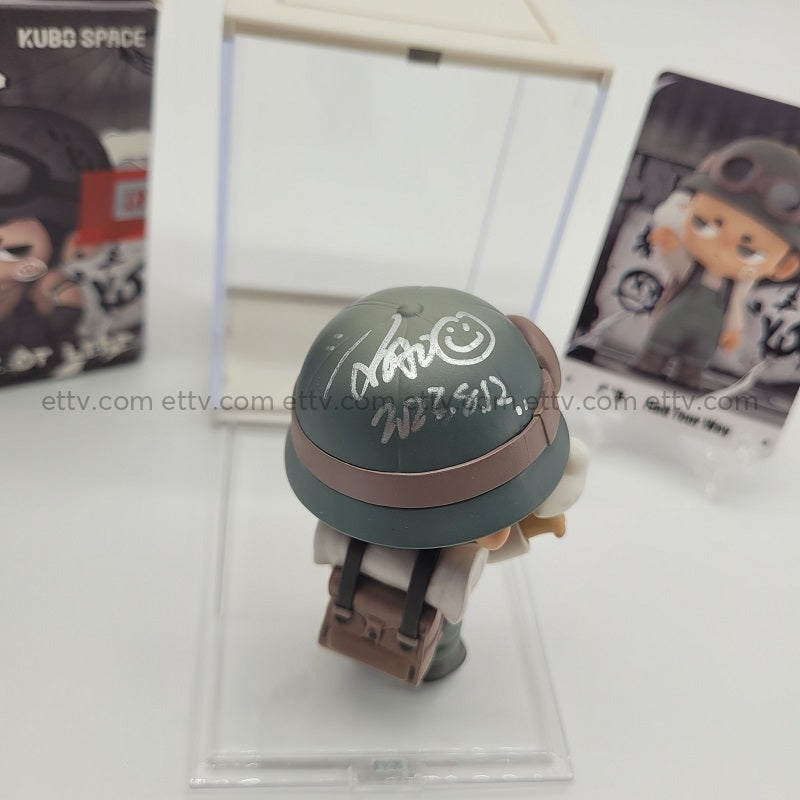 Ettv Kubo Walks Of Life Series 1St Edition (Find Your Way) - Hand Signed By Artist Designer Toys