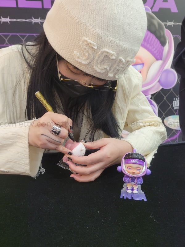 Ettv Popmart Skullpanda Hype Panda Series Signed By Artist Xiongmiao (Fashion Icon) 1Pc Art Toys