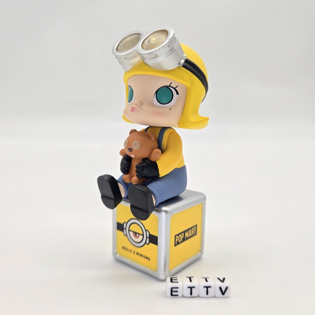 POP MART Minions Molly Blister Pack LE Signed by Kenny Wong STS 2019 w/ COA