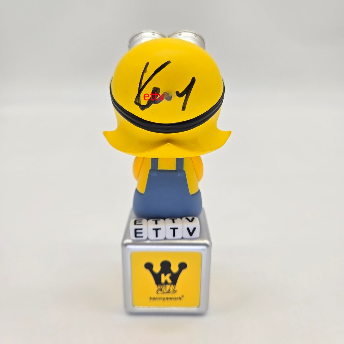 POP MART Minions Molly Blister Pack LE Signed by Kenny Wong STS 2019 w/ COA