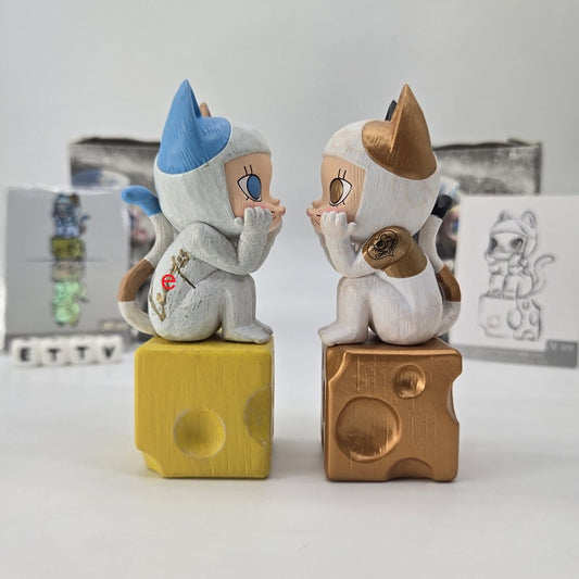 POPMART Molly Anniversary Statues Classical Retro (2020) 2pc – Artist Signed