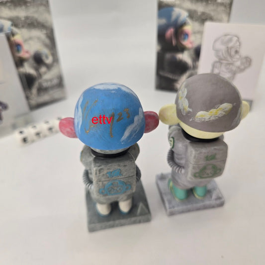 POPMART Molly Anniversary Statues Classical Retro (Twinkle) 2pc – Artist Signed